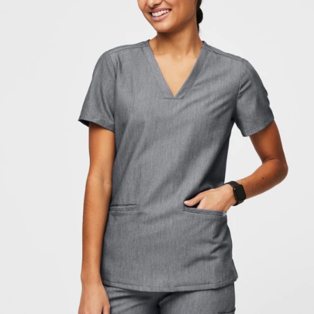 Figs Bundle of Three-Pocket Scrub Top And Livingston Basic Scrub Pants